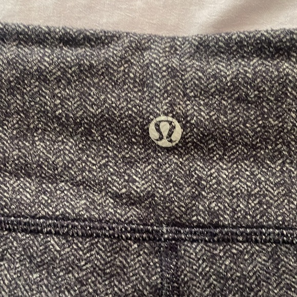EUC Lululemon Wunder Under pants 6 - Picture 3 of 5